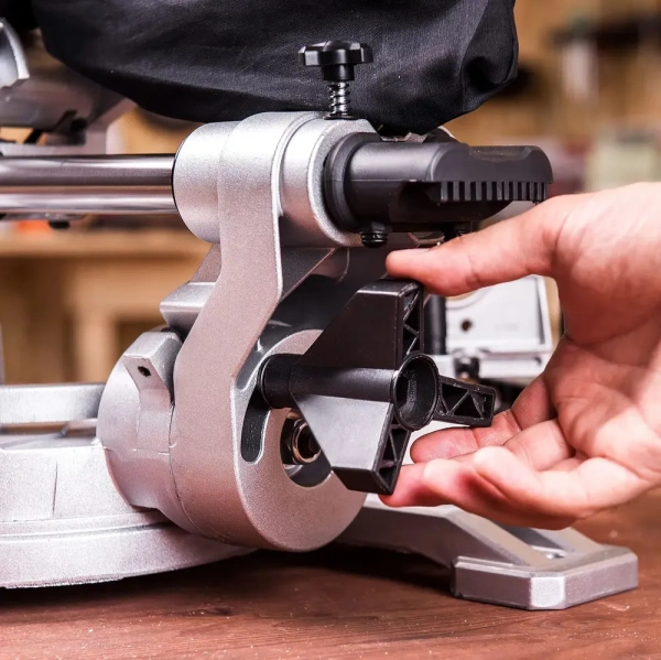 Пила торцовочная аккумуляторная Worcraft CMS-S20Li (без АКБ и ЗУ)